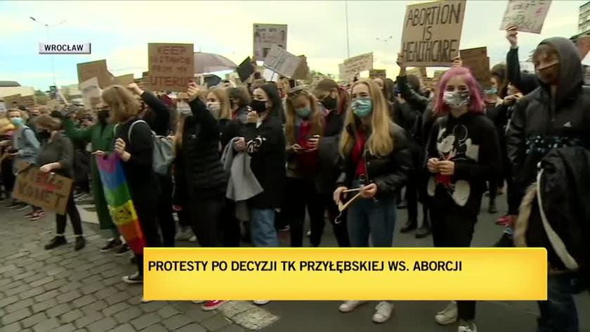 Uczniowie i studenci protestują pod wrocławską siedzibą PiS