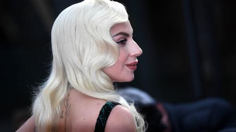 Lady Gaga wystąpiła w "kuloodpornej sukni" (wideo archiwalne)