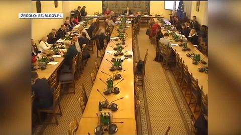 PiS przegrało na sejmowej komisji głosowanie w sprawie reguły wydatkowej. Przebieg głosowania i dyskusja po nim