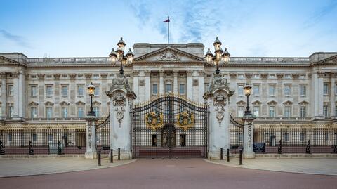 Pałac Buckingham stanowi jedną z największych atrakcji turystycznych na Wyspach Brytyjskich 