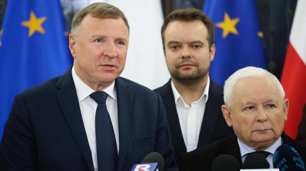 Jarosław Kaczyński "bardzo niezadowolony" ze słów Jacka Kurskiego. "Ma być rozmowa i zakaz"