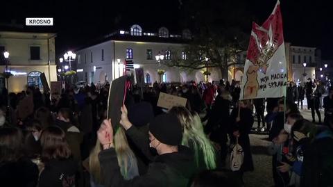 Na protest w Krośnie przyszło około tysiąc osób. Protestujących wspierali motocykliści