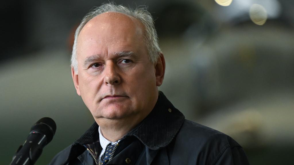 Wiceszef MON Paweł Zalewski