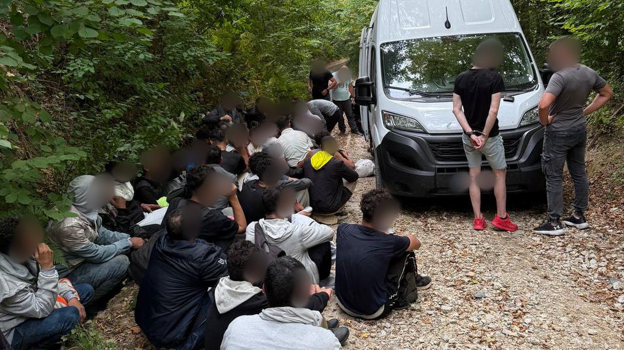 47 Syryjczyków w busie. Siatka przemytników ludzi rozbita