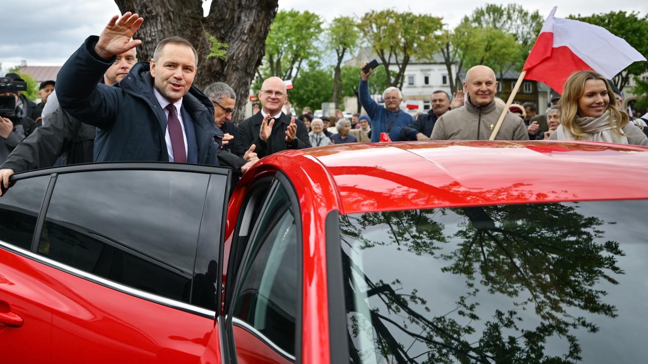 Dokument z podpisem Nawrockiego. To będzie "głównym pytaniem lepszego sortu"