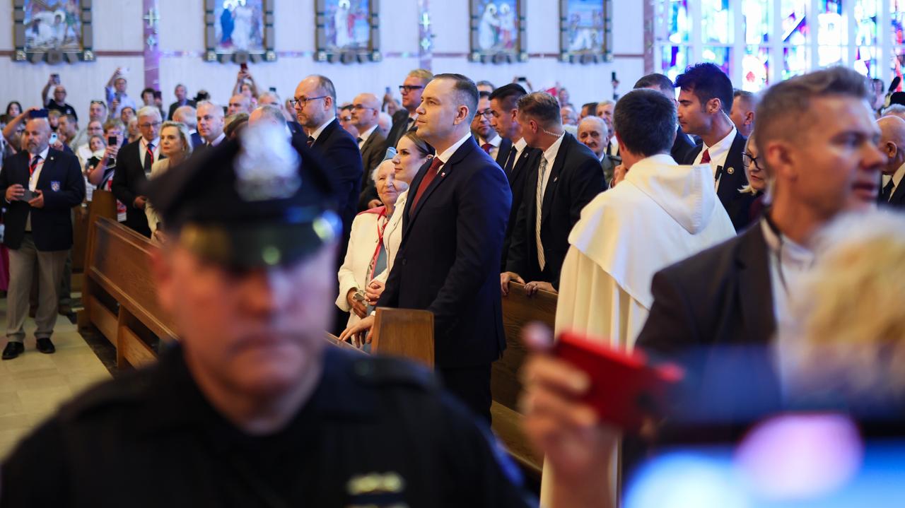Incydent w USA. Mężczyzna w przebraniu księdza na mszy z udziałem prezydenta Nawrockiego