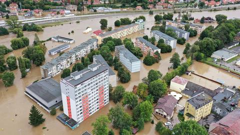 Kłodzko zalane. Wojewoda dolnośląski: od środy informowaliśmy, że będzie szła potężna woda