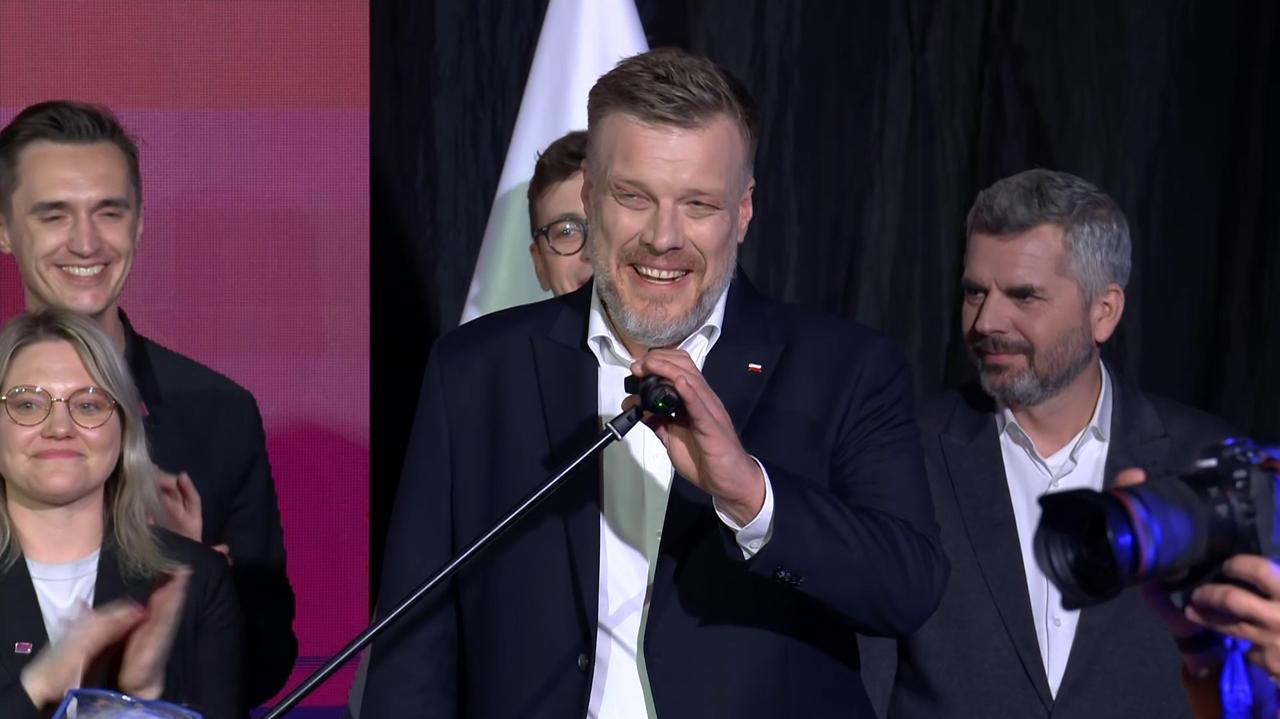 Wybory prezydenckie 2025. Exit poll: Adrian Zandberg uzyskał 5,2 procent głosów