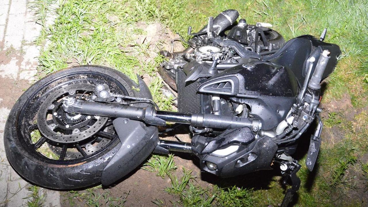 19-letni motocyklista uderzył w słup, nie żyje