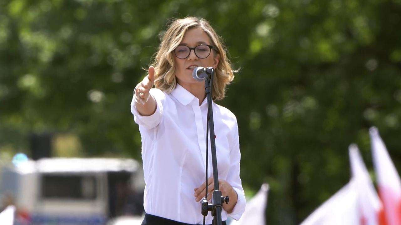 Biejat nagle przerwała wystąpienie. "Lekarza!"