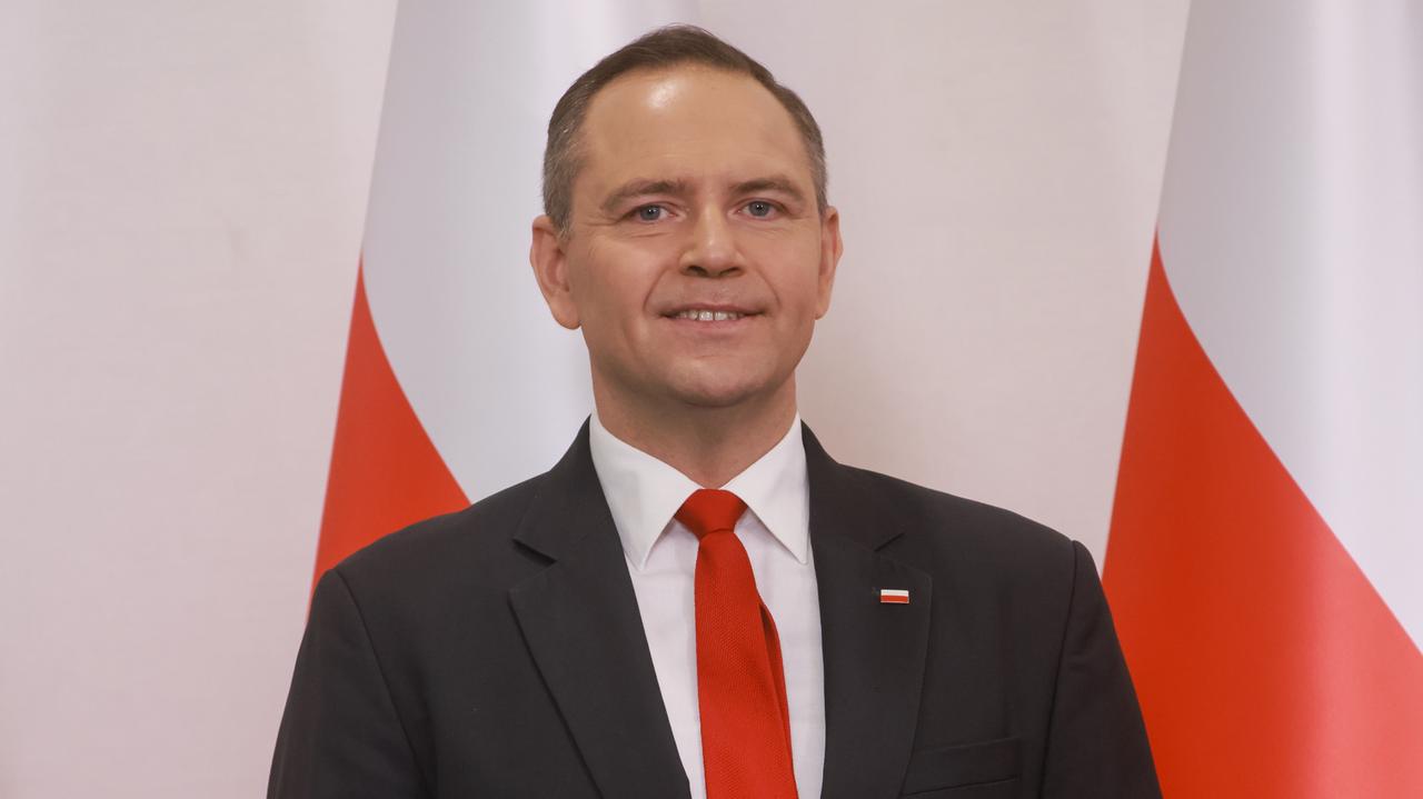 Przydacz o kompetencjach językowych prezydenta