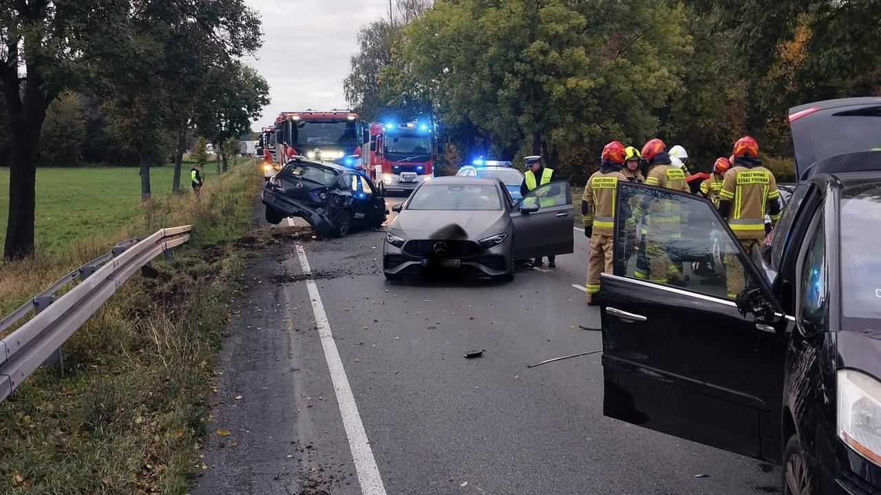 Zderzenie czterech aut na drodze krajowej