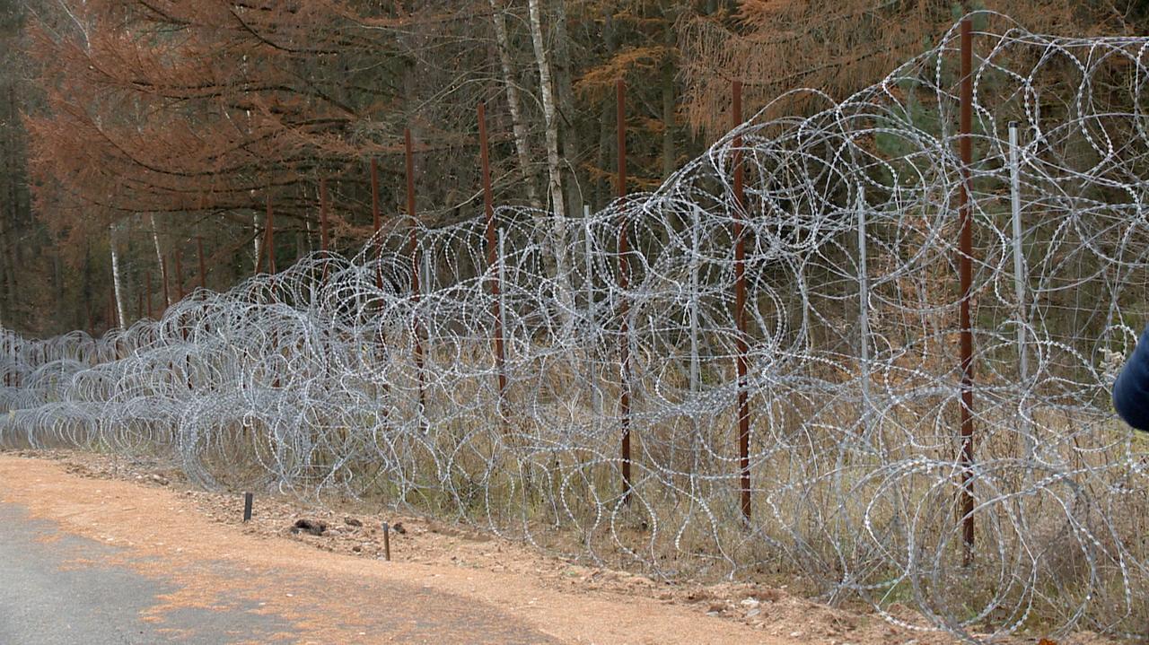 Mniej migrantów na granicy, będą jednak kolejne zabezpieczenia