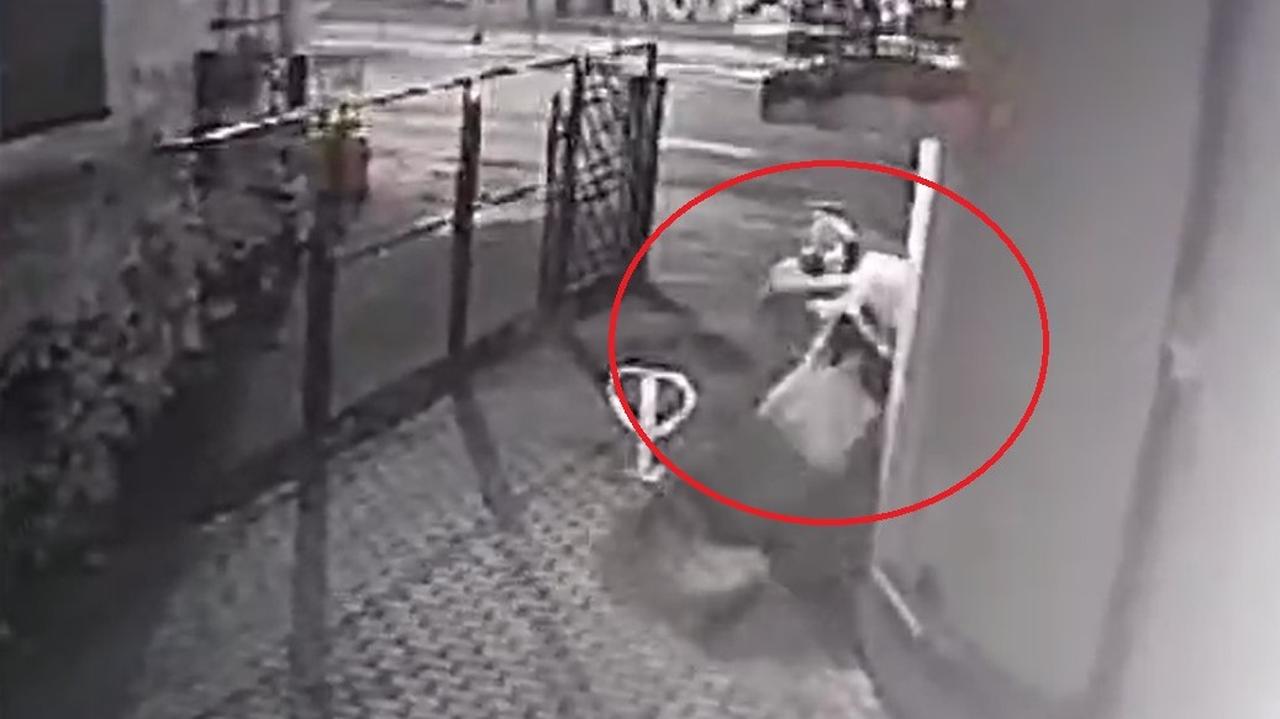 Zaszedł od tyłu i zaczął dusić. Sprawą zajęła się policja