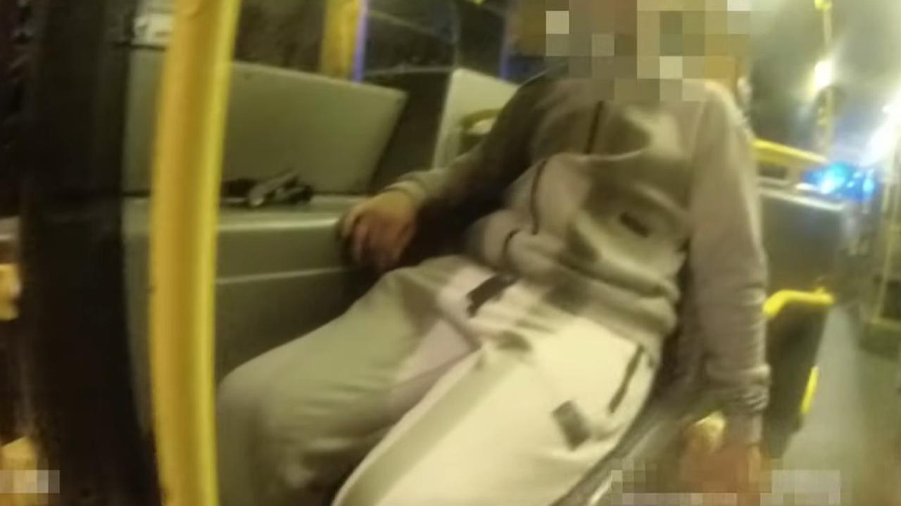 10-latek po sprzeczce z mamą wyszedł w nocy z domu. Jeździł po mieście autobusami