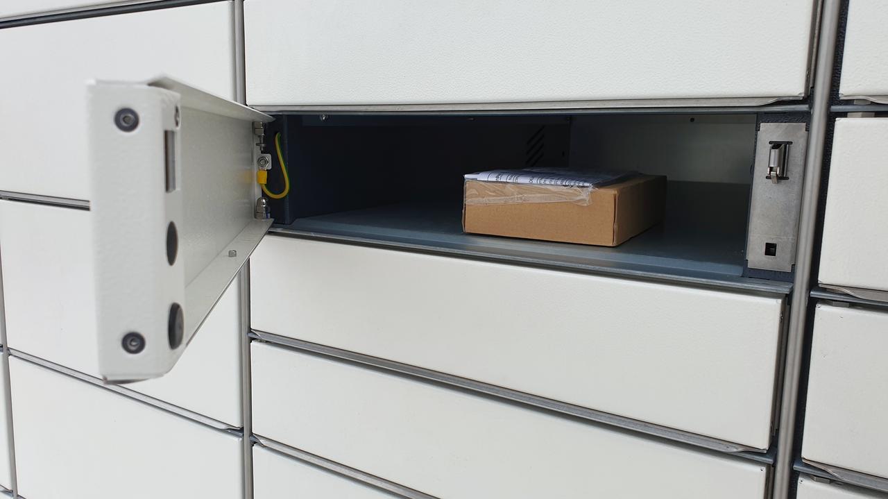 Podróż do paczkomatu skończył w rowie