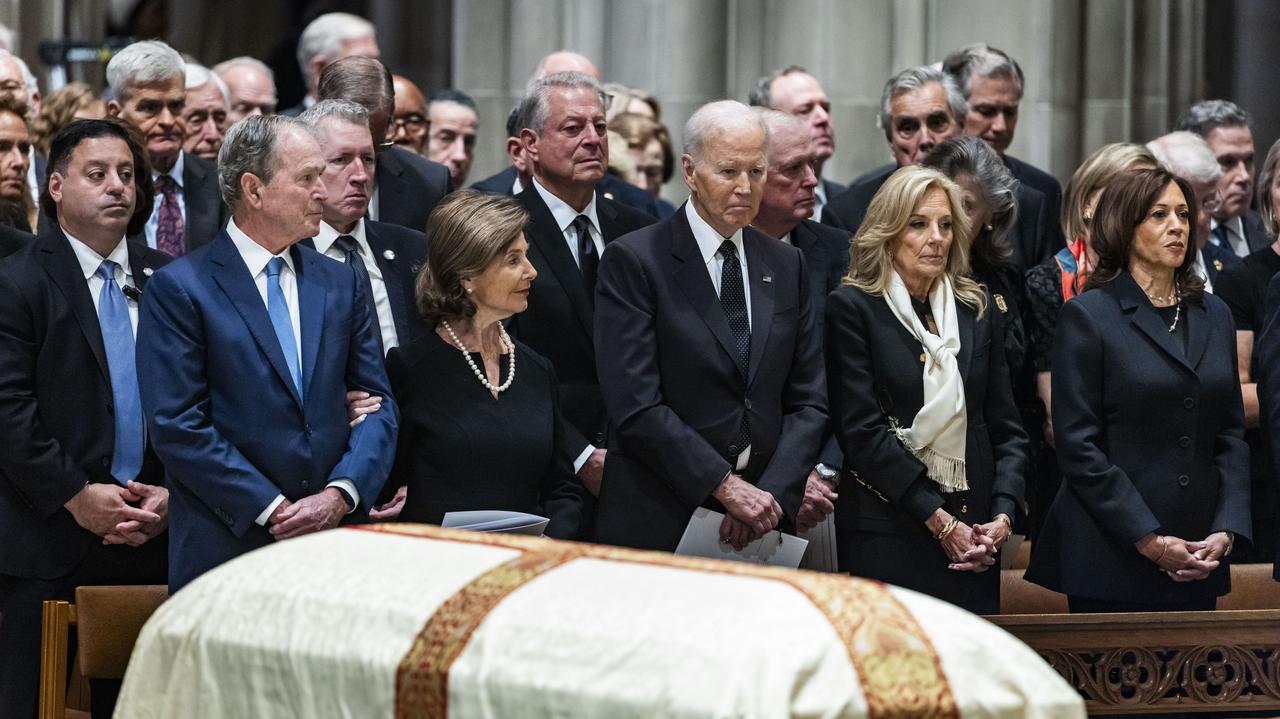 Bush i Biden na pogrzebie, Trump bez zaproszenia