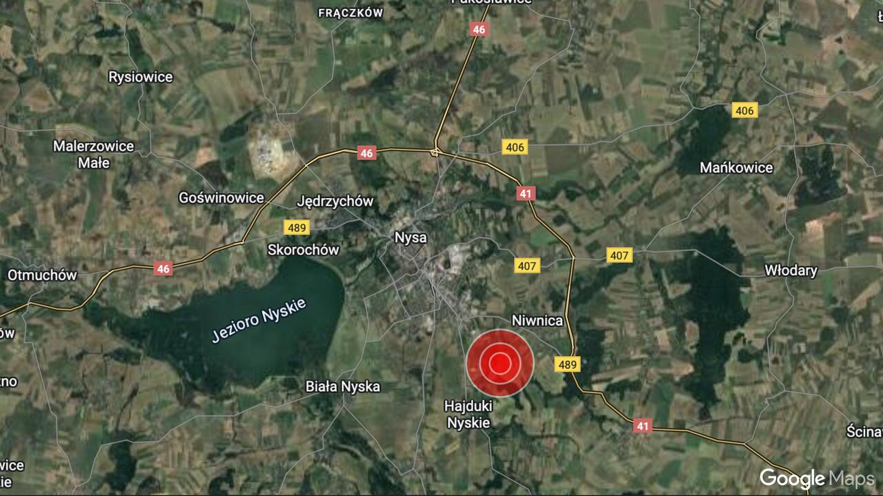 Głośny huk i dym nad lasem. Policja bada sprawę wybuchu 