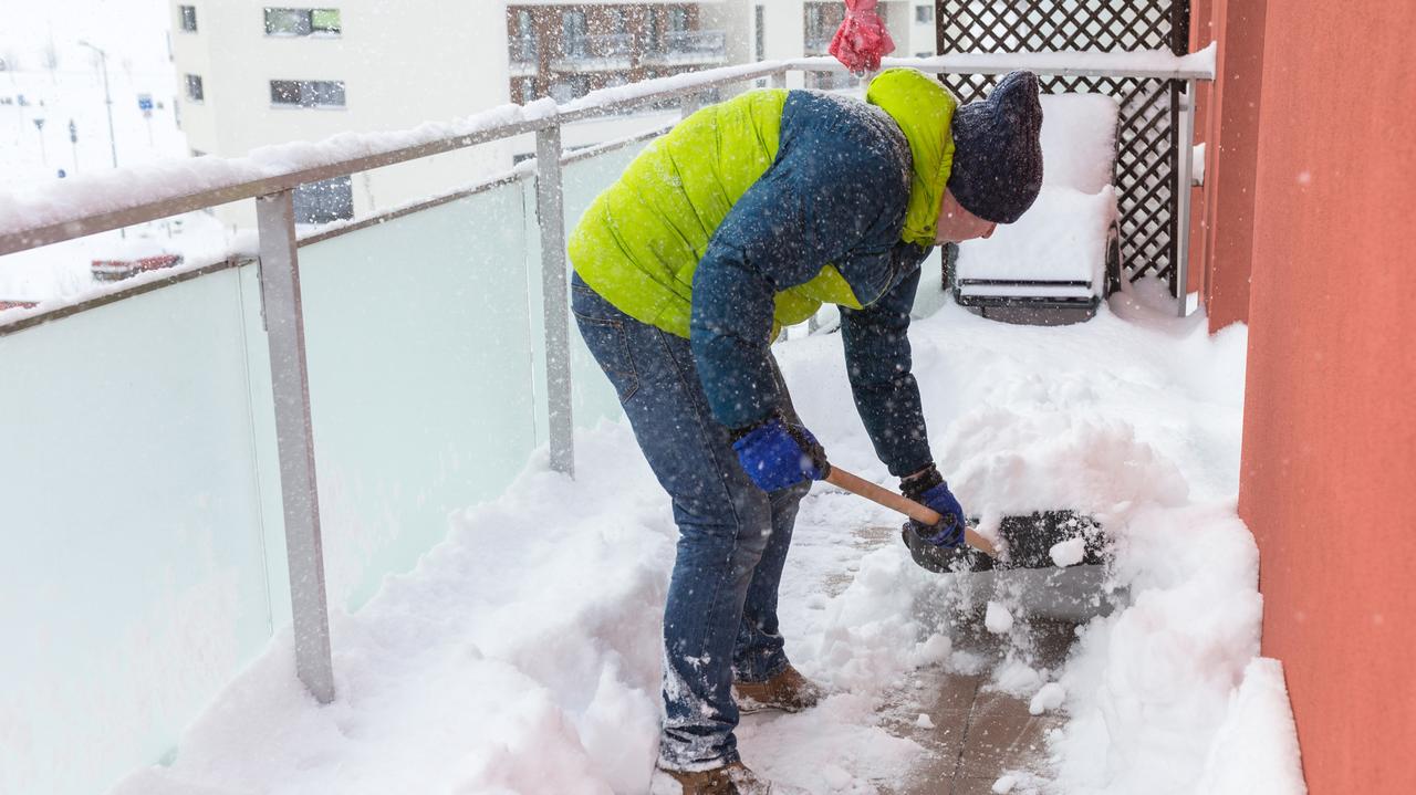 Alert RCB przed opadami śniegu. "Śledź komunikaty pogodowe"