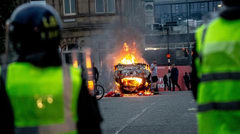 Mobilizacja policji przed planowanymi demonstracjami w Wielkiej Brytanii. Relacja korespondenta "Faktów" TVN Macieja Worocha