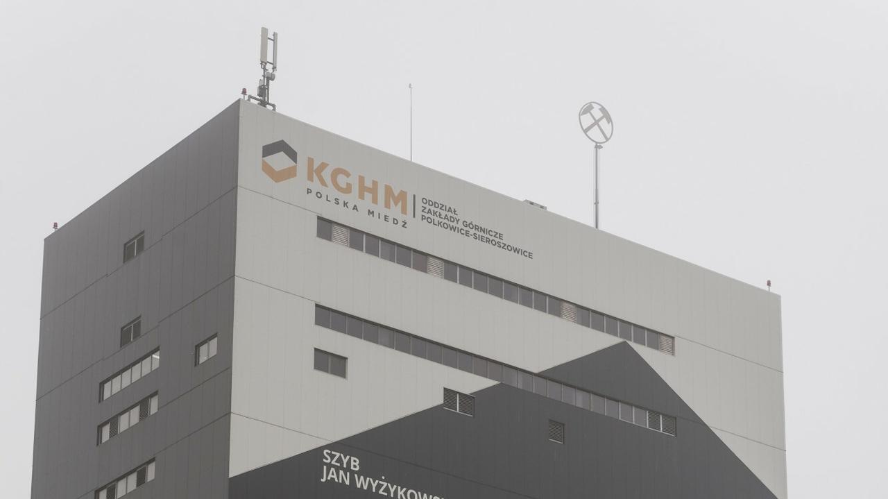 Górnik uwięziony w koparce, trwa akcja ratunkowa