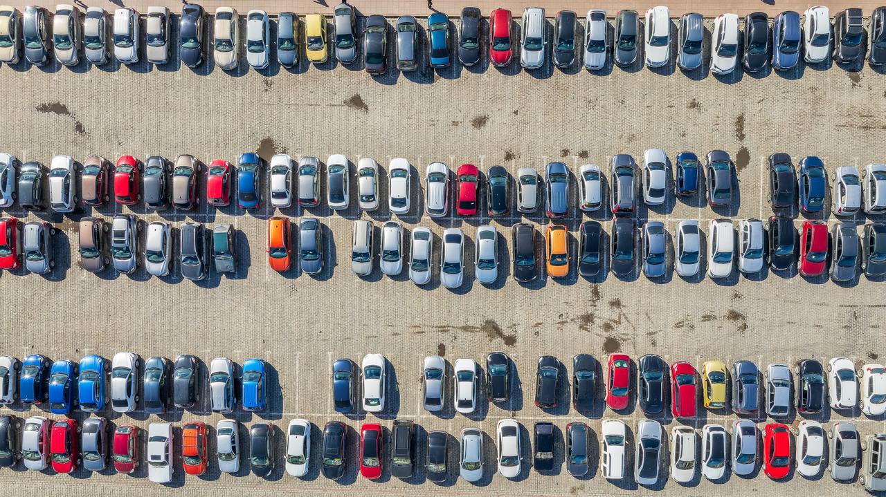 Ciemne chmury nad branżą. "Rynek to podejście gwałtownie zweryfikował"