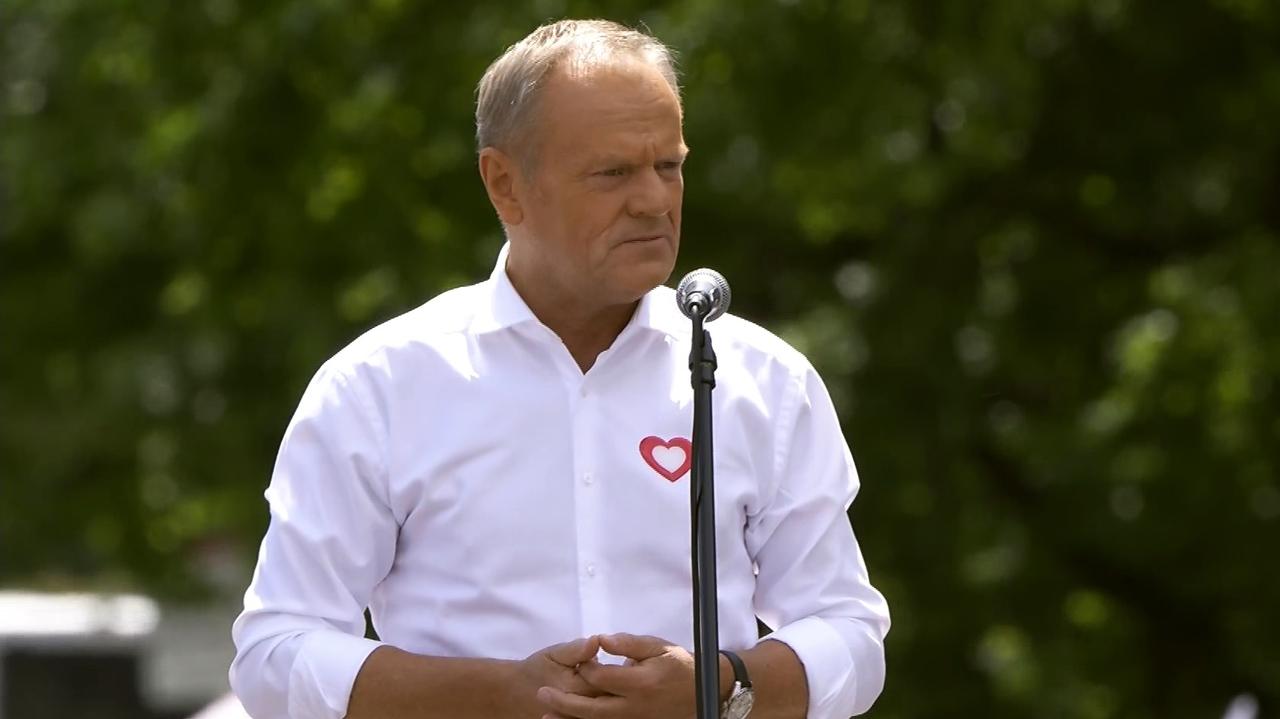 Premier na marszu: jeszcze nigdy słowa "tu jest Polska" nie brzmiały tak autentycznie