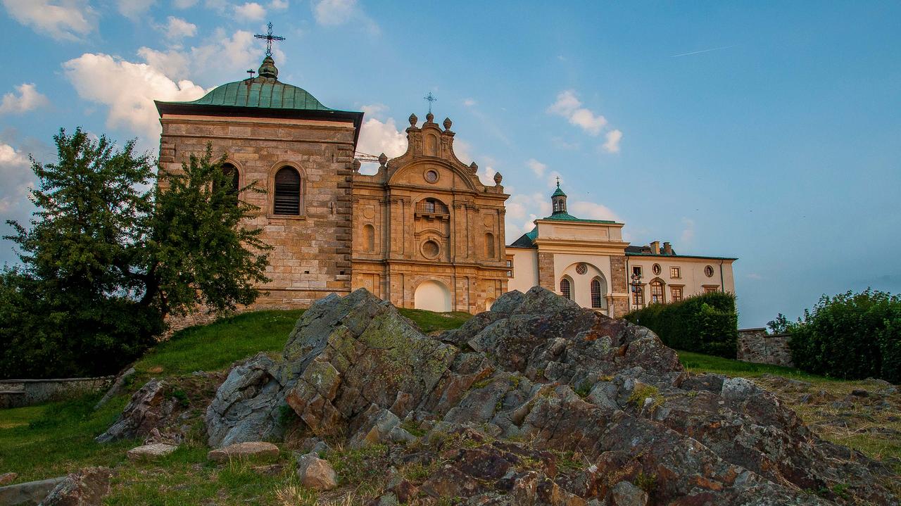 "Prywatna msza" imieninowa posłanki PiS w najstarszym polskim sanktuarium
