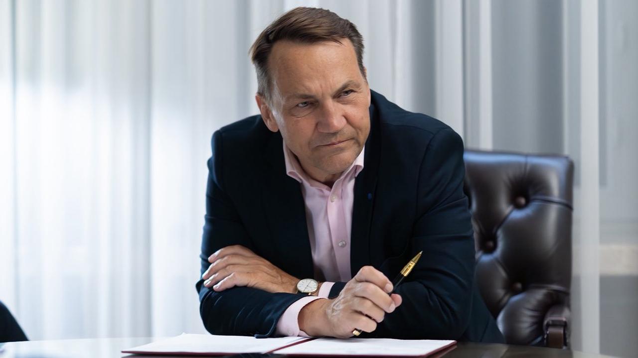 Sikorski rozmawiał z szefami dyplomacji o Ukrainie. "Kluczowe znaczenie Polski"