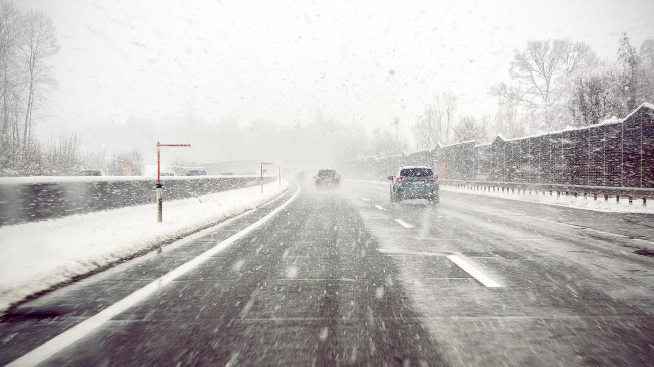 Obfite opady śniegu. Gdzie mogą obowiązywać ostrzeżenia IMGW