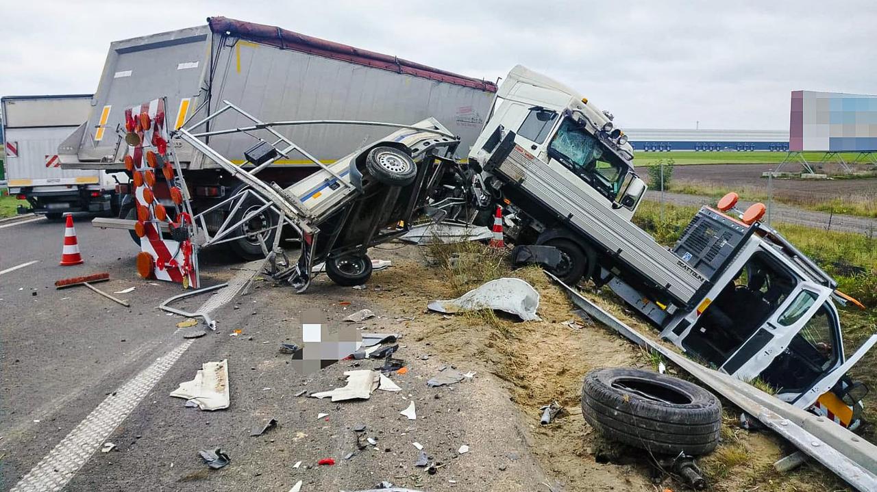 Tir wjechał w auto służby drogowej. Trasa S5 zablokowana