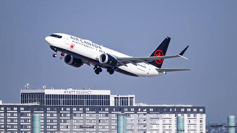 Pilot samolotu przeprasza pasażerów za "agresywny skręt"