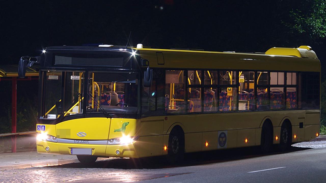 17-latek prowadził autobus. Doszło do wypadku