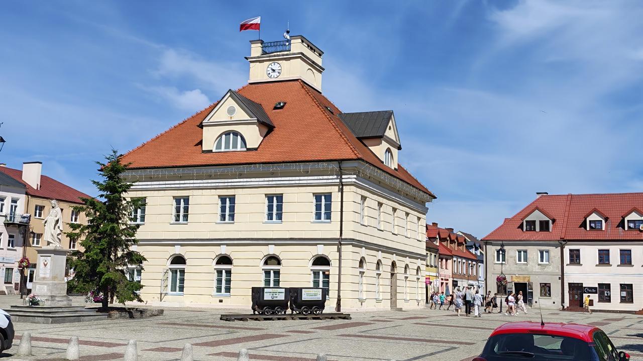 Mieszkańcy Łęczycy zbierają podpisy pod referendum ws. odwołania burmistrza Kuleszy