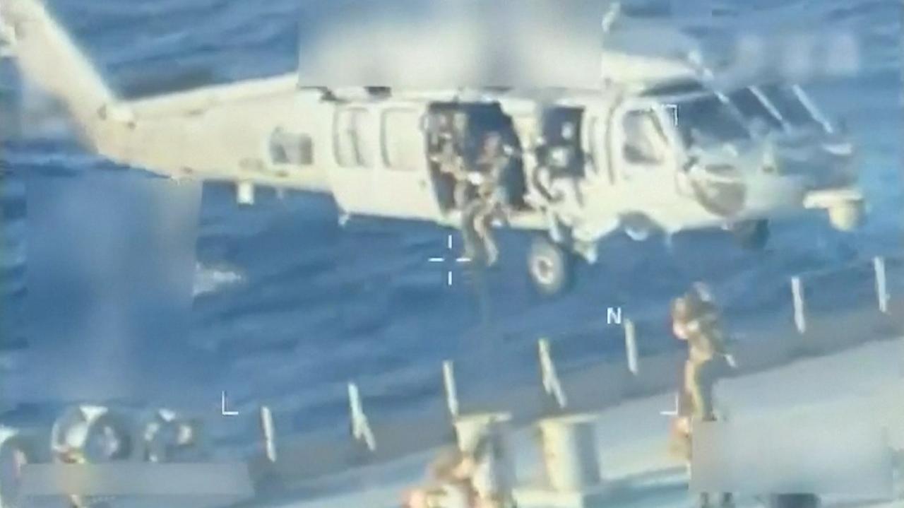 Siły USA ze śmigłowców przejęły tankowiec. Pokazano nagranie
