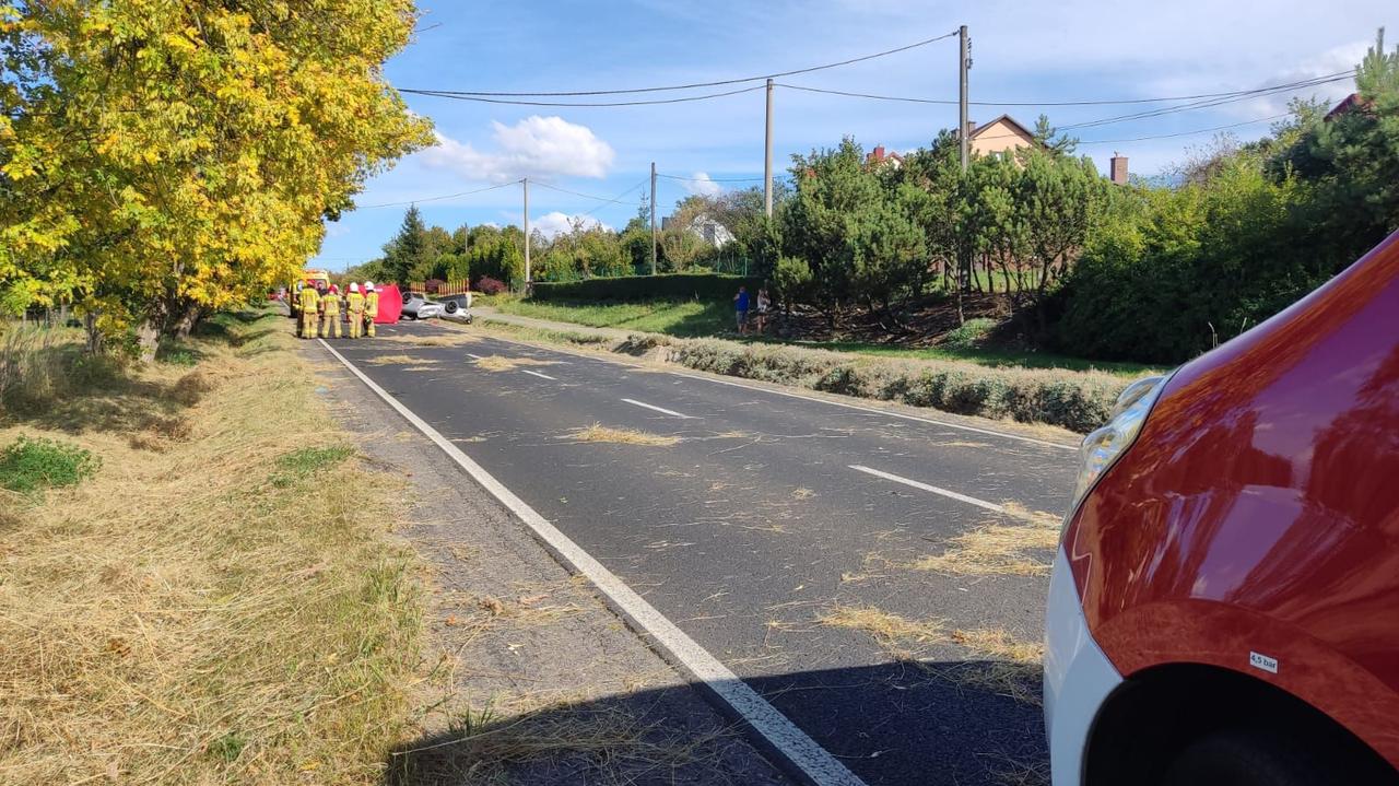 Wypadek w powiecie zawierciańskim. Dwie osoby ranne, jedna nie żyje