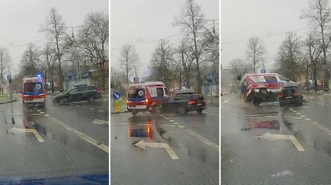 Zderzenie samochodu osobowego z karetką w Gorzowie Wielkopolskim 