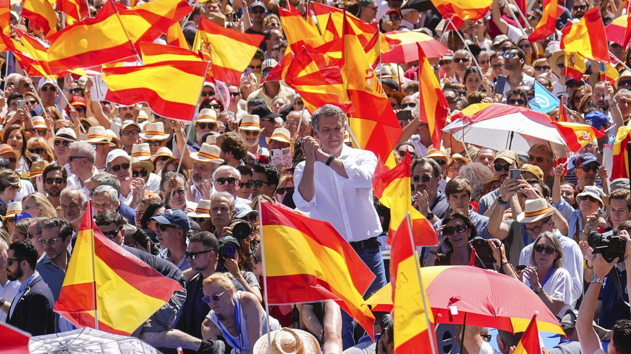 "Mafia albo demokracja". Tłumy żądają dymisji premiera