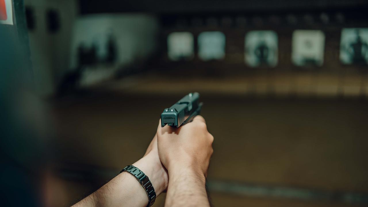 Wypadek podczas zawodów strzeleckich. Mężczyzna raniony w plecy