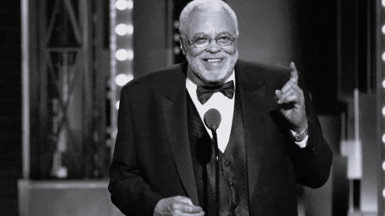 James Earl Jones está muerto. La famosa voz de Darth Vader fue silenciada para siempre