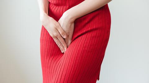 kobieta bol shutterstock_2460733011