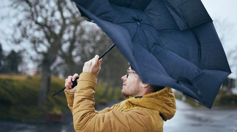 Alerty IMGW na 1 listopada. Silne podmuchy wiatru w północnej Polsce