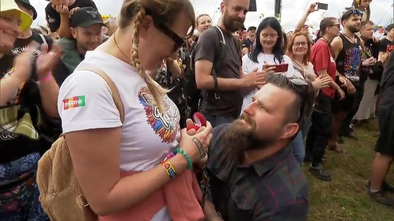 Oświadczyny na Pol'And'Rock. "Nigdzie nie znalazłem takiego miejsca jak tutaj"