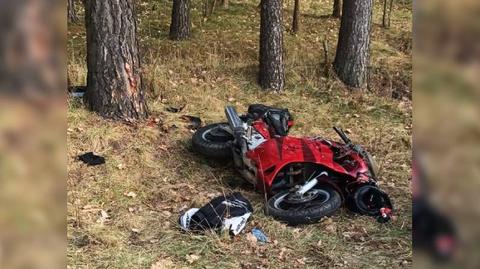 Trasa Golce - Zdbice. Motocyklista uderzył w drzewo. Miał cztery aktywne zakazy prowadzenia pojazdów