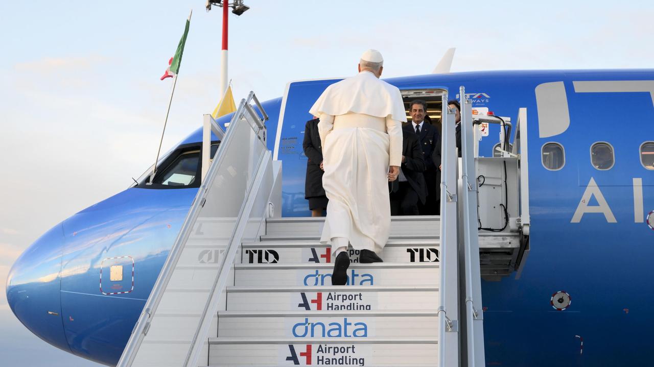 Papieski samolot objęty pilną akcją serwisową. Technik "jest w drodze"