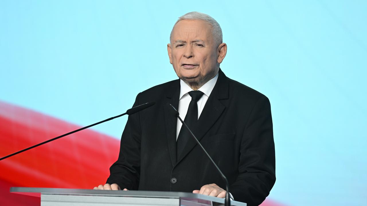 Kaczyński najpierw zawiesił polityków, teraz mówi: to działka o niestrategicznym znaczeniu