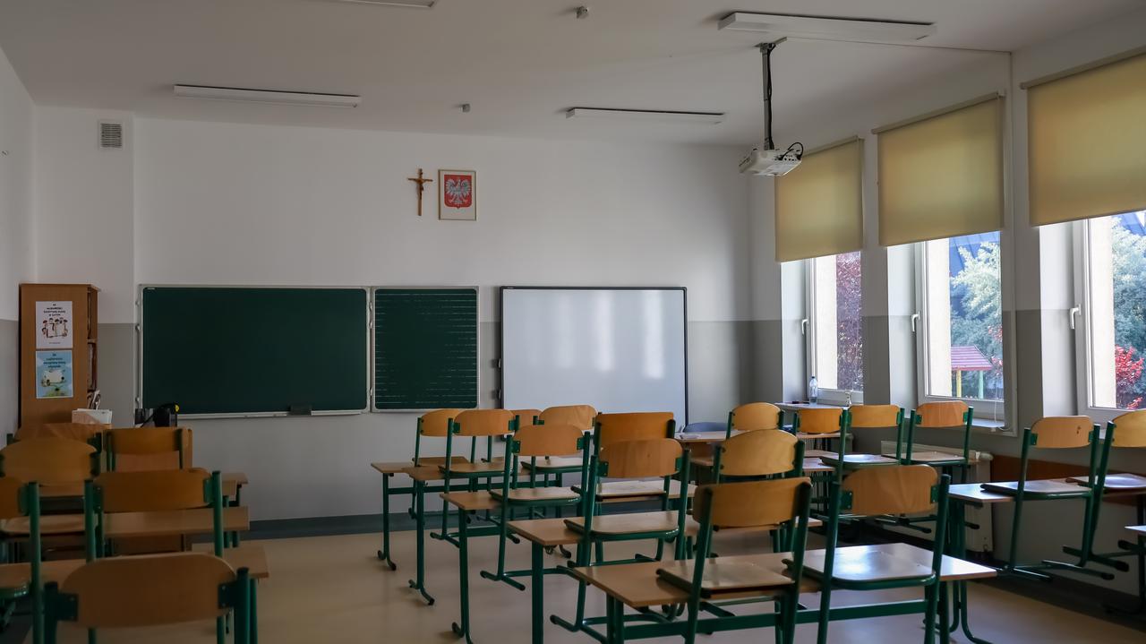 Dodatkowe pieniądze na początek roku szkolnego. Jak dostać świadczenia?