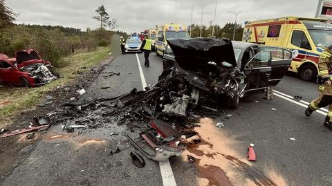 Czołowe zderzenie samochodów na DK 25 