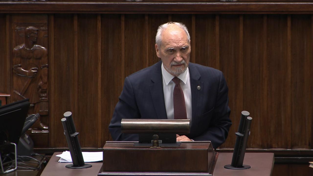 There are grounds for Antoni Macierewicz to be deprived of his driving licence