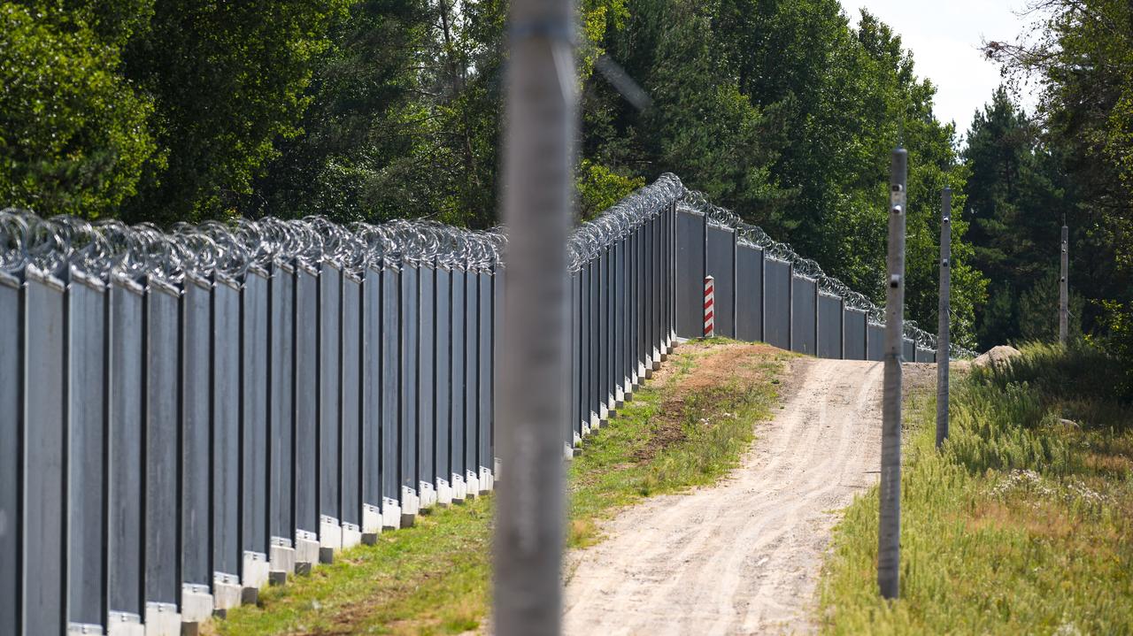 Migranci chcieli przekroczyć granicę. Ranny żołnierz